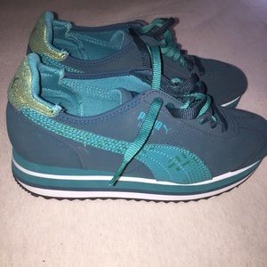 Teal puma Roma stacked platform sneakers LIKE NEW